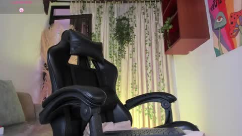 Snapshot of juliensaint_ chatting on 05-11-26, 02:45 Julien online show from 05-11-26, 02:45