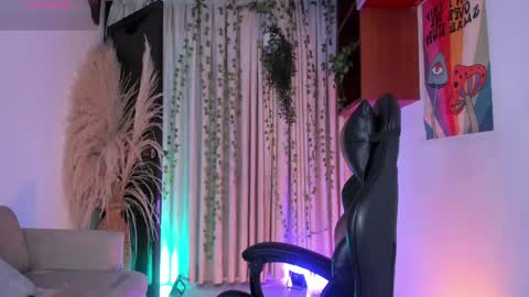 Snapshot of juliensaint_ chatting on 05-12-26, 11:18 Julien online show from 05-12-26, 11:18