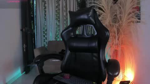 Snapshot of juliensaint_ chatting on 05-13-26, 11:18 Julien online show from 05-13-26, 11:18