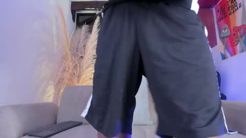 Snapshot of juliensaint_ chatting on 05-17-26, 12:01 Julien online show from 05-17-26, 12:01