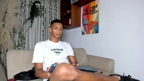Snapshot of juliensaint_ chatting on 05-31-26, 01:03 Julien online show from 05-31-26, 01:03