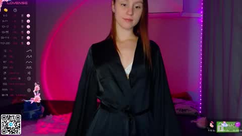 Snapshot of julieqt chatting on 09-28-25, 01:27 julieqt online show from 09-28-25, 01:27