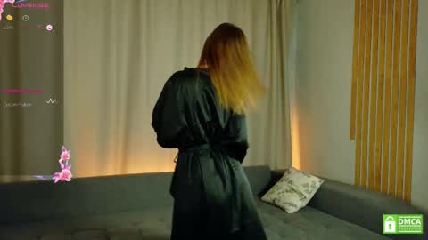 Snapshot of julieqt chatting on 10-18-25, 04:52 julieqt online show from 10-18-25, 04:52