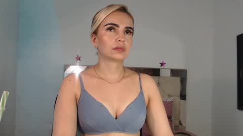 julieta__fox_ online show from 03-08-25, 02:12