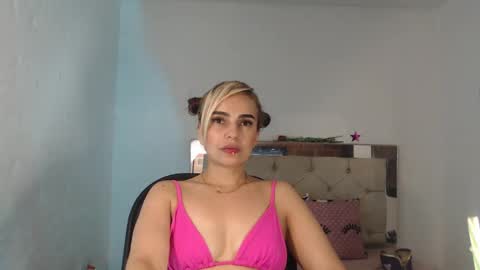 julieta__fox_ online show from 03-10-25, 05:00