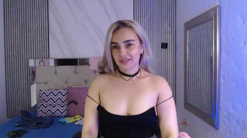 julieta__fox_ online show from 04-21-26, 02:15
