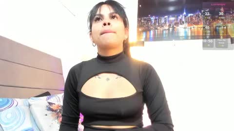 Snapshot of julieta_coopeer_ chatting on 05-30-26, 10:01 Julieta online show from 05-30-26, 10:01