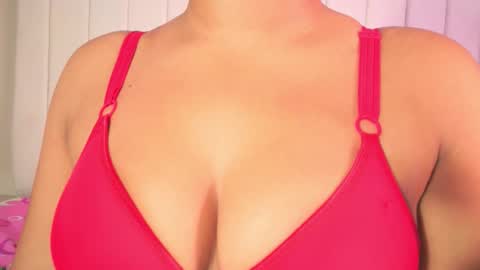 Snapshot of julieta_flower chatting on 02-18-26, 01:40 Julieta IG juietaflower06 online show from 02-18-26, 01:40