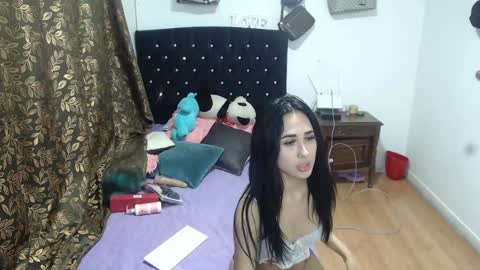 Snapshot of julieta_jonez_ chatting on 12-02-24, 02:20 Julieta.  online show from 12-02-24, 02:20