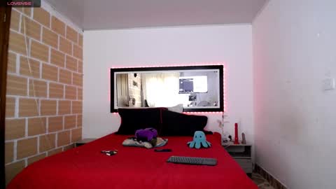 Snapshot of julieta_rodriguez chatting on 09-20-25, 02:18 Julieta Rodriguez online show from 09-20-25, 02:18