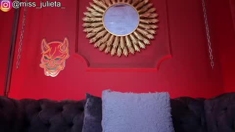 Snapshot of julieta_russell chatting on 06-03-26, 02:33 Julieta online show from 06-03-26, 02:33