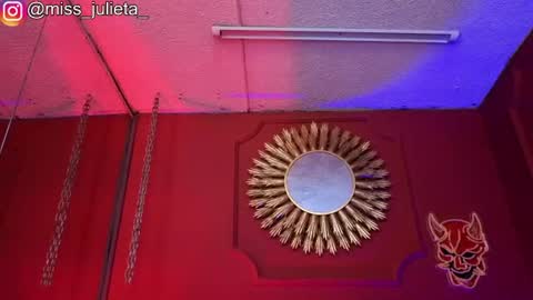 Snapshot of julieta_russell chatting on 06-13-26, 12:36 Julieta online show from 06-13-26, 12:36
