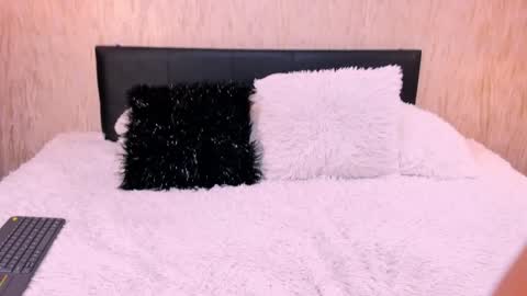 andara velez online show from 12-24-24, 03:38