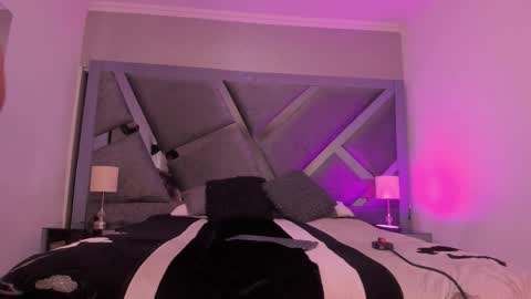 andara velez online show from 10-18-25, 03:42