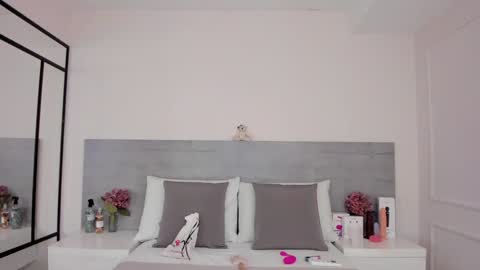 Juliana online show from 01-14-25, 01:58