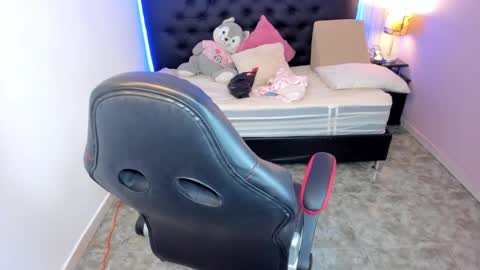 Julieth  online show from 10-12-25, 01:10