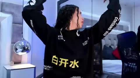 Hi guys It is a pleasure to have you here I am Julieta  online show from 10-08-25, 11:52