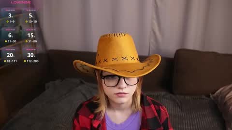 Mia online show from 10-05-25, 03:27