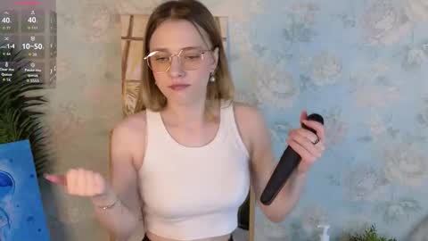 Snapshot of juliettakaniecki chatting on 02-05-26, 03:11 Mia online show from 02-05-26, 03:11