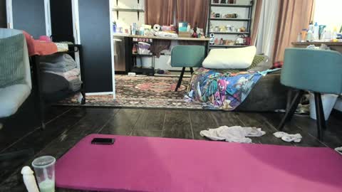 Here most days 3 online show from 01-24-25, 02:49