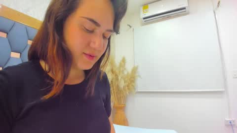 juliette_pretty_ online show from 11-04-25, 07:13