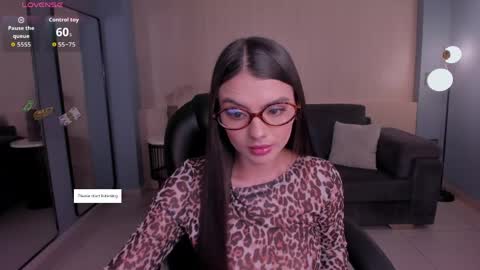 Juliette Moreau online show from 05-12-26, 07:44