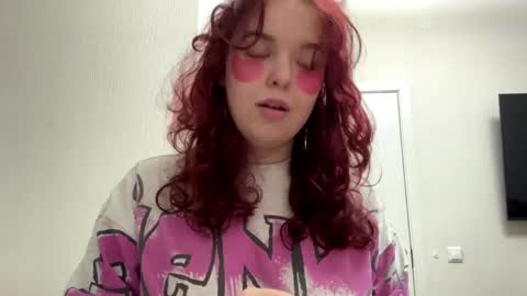 Snapshot of juliettesimich chatting on 05-31-26, 12:01 Lily online show from 05-31-26, 12:01