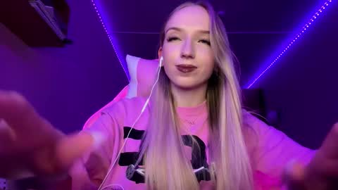 Sofie online show from 10-04-25, 04:38