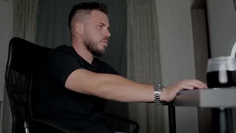 JULiUS   online show from 10-01-25, 06:25