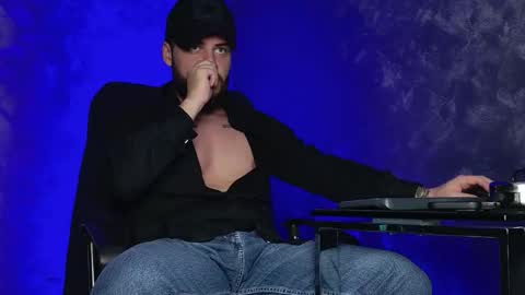 JULiUS   online show from 12-21-25, 08:05