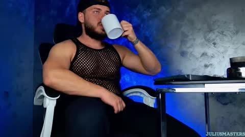 JULiUS   online show from 02-02-26, 09:02