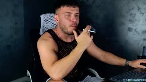 JULiUS   online show from 02-11-26, 08:25