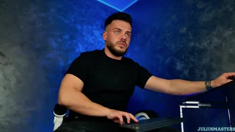 JULiUS   online show from 04-05-26, 08:39