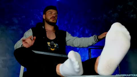 JULiUS   online show from 04-27-26, 07:56