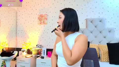 Julieta Reyes   online show from 04-25-26, 11:46