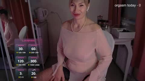 Snapshot of julvilnet chatting on 02-04-25, 05:21 Julia online show from 02-04-25, 05:21