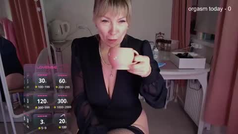 Snapshot of julvilnet chatting on 02-07-25, 05:20 Julia online show from 02-07-25, 05:20