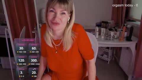 Snapshot of julvilnet chatting on 03-07-25, 05:18 Julia online show from 03-07-25, 05:18