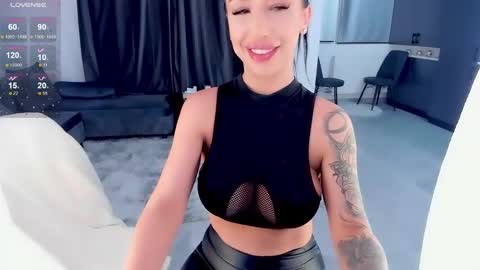 Snapshot of julya_hott chatting on 01-17-25, 08:33 julya online show from 01-17-25, 08:33