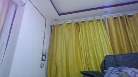 Snapshot of junebeiby chatting on 06-11-26, 05:33 queen online show from 06-11-26, 05:33