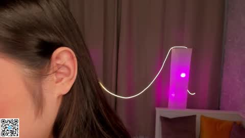 Bella online show from 11-22-25, 04:11