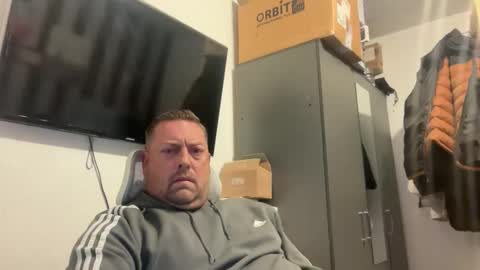 Snapshot of junky345 chatting on 10-28-25, 06:32 Junky online show from 10-28-25, 06:32