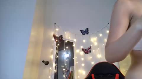 Snapshot of junovaughn chatting on 10-03-25, 02:30 junovaughn online show from 10-03-25, 02:30