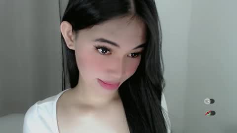 Snapshot of juny_lanyy chatting on 02-19-25, 11:17 Julia online show from 02-19-25, 11:17