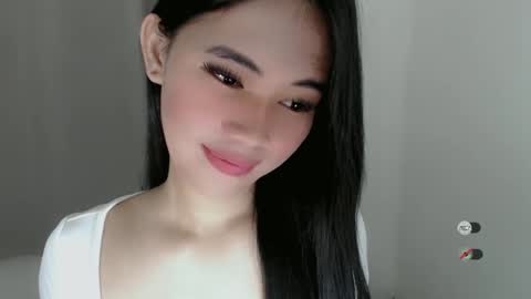 Snapshot of juny_lanyy chatting on 02-24-25, 12:05 Julia online show from 02-24-25, 12:05