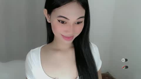 Snapshot of juny_lanyy chatting on 02-28-25, 12:31 Julia online show from 02-28-25, 12:31