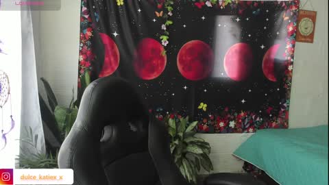 Snapshot of just_katiex chatting on 01-08-25, 09:23 Sofia online show from 01-08-25, 09:23