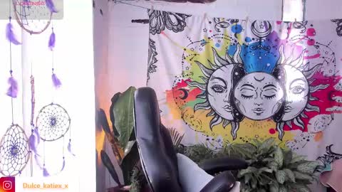 Snapshot of just_katiex chatting on 02-14-25, 12:57 Sofia online show from 02-14-25, 12:57