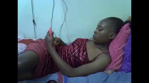 Snapshot of just_nuru chatting on 12-17-25, 12:00 just_nuru online show from 12-17-25, 12:00