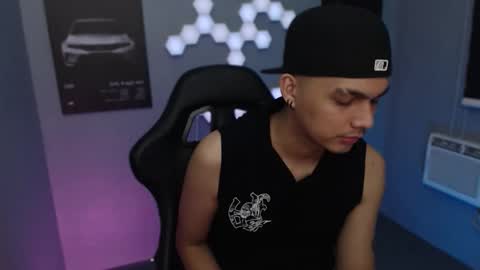 Snapshot of justagamerxxx chatting on 09-24-25, 03:04 Rhys online show from 09-24-25, 03:04